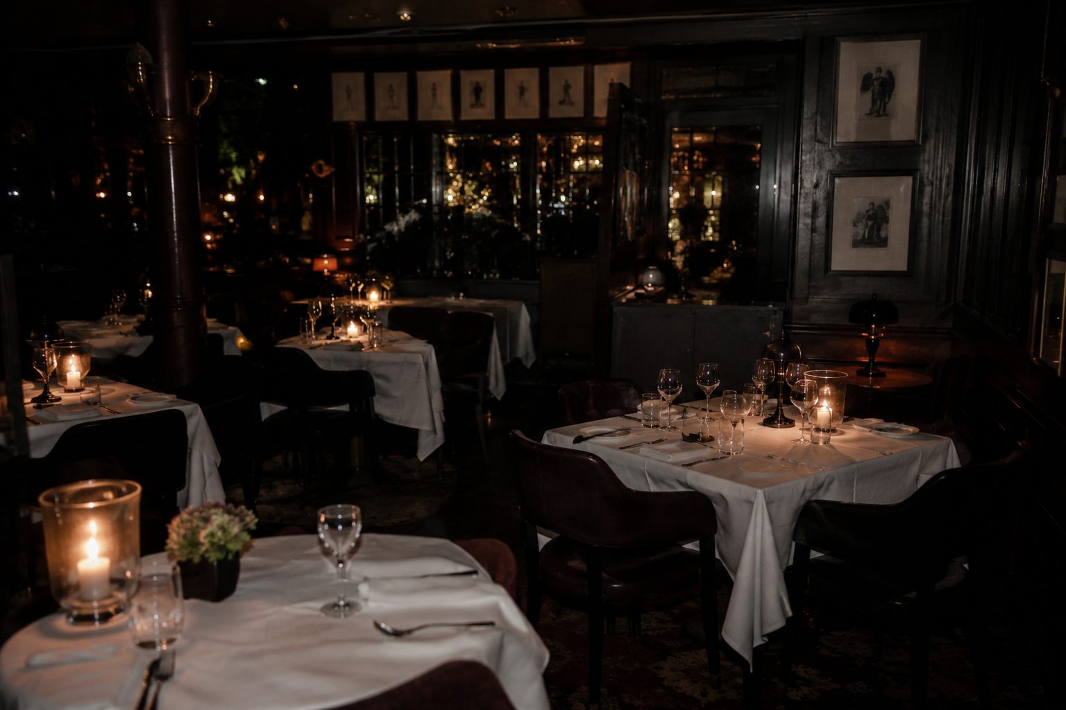 PUSCH Restaurant, dunkler Innenraum